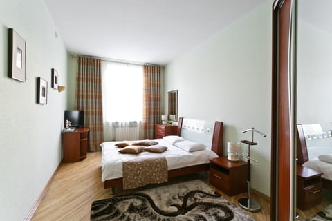 Apartment, 1 Bedroom | In-room safe, individually furnished, desk, laptop workspace
