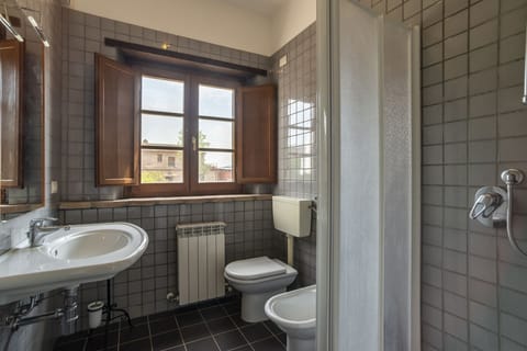 Apartment, 1 Bedroom | Bathroom | Hair dryer, bidet, towels, soap