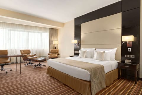 Executive Suite, 1 King Bed, Non Smoking | Premium bedding, down comforters, pillowtop beds, minibar