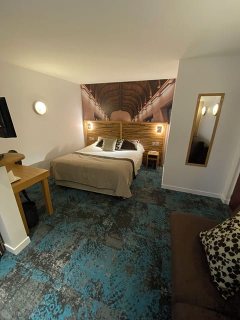 Comfort Quadruple Room | In-room safe, desk, blackout drapes, free cribs/infant beds