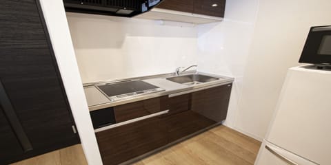 Comfort Room (1) | Private kitchen | Mini-fridge, microwave, stovetop, electric kettle