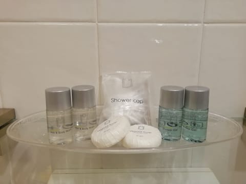 Family Quadruple Room | Bathroom amenities | Shower, hydromassage showerhead, hair dryer, bidet