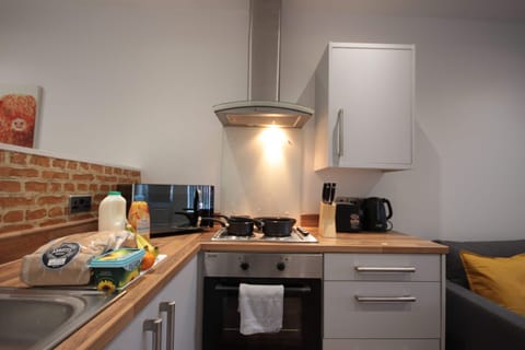 Studio | Private kitchen | Full-size fridge, microwave, oven, stovetop