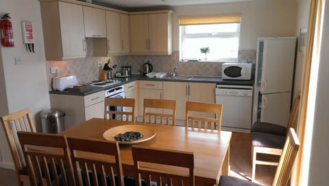 Atlantic Gold Lodge 34 Fully equipped Open Plan Dining/Kitchen 