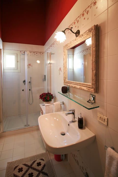 Superior Triple Room, Balcony | Bathroom | Shower, rainfall showerhead, free toiletries, hair dryer