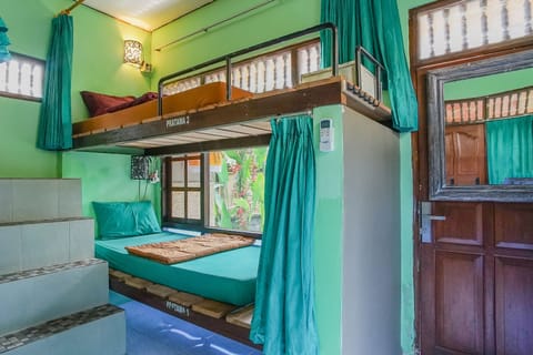 Standard 4-Bed Mixed Dormitory Room | Free WiFi, bed sheets