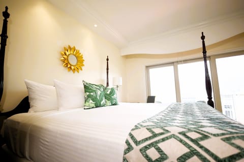 Deluxe Room | Premium bedding, in-room safe, individually furnished, desk