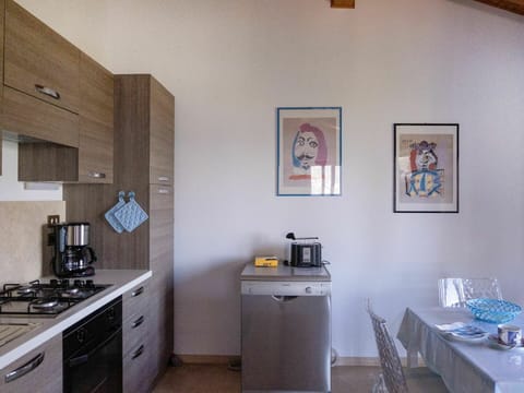 Property, Cabinetry, Furniture, Building, Table, Picture Frame, Kitchen Stove, House, Interior Design, Drawer