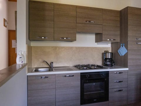 Brown, Cabinetry, Countertop, Kitchen Sink, Property, Sink, Building, Tap, White, Kitchen