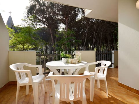 Property, Room, Furniture, Floor, Dining Room, Table, Interior Design, House, Wood Flooring, Home