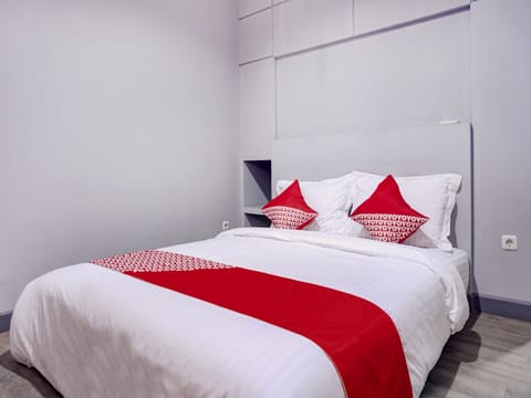 Deluxe Double Room | Desk, free WiFi, bed sheets