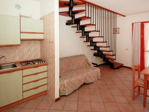 Room, Property, Stairs, Building, Handrail, Furniture, House, Interior Design, Real Estate, Architecture