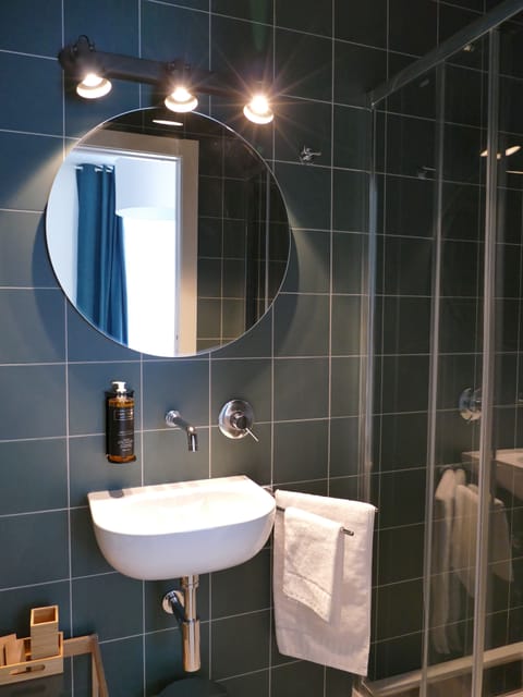 Superior Double or Twin Room (Maestrale) | Bathroom | Shower, free toiletries, hair dryer, towels