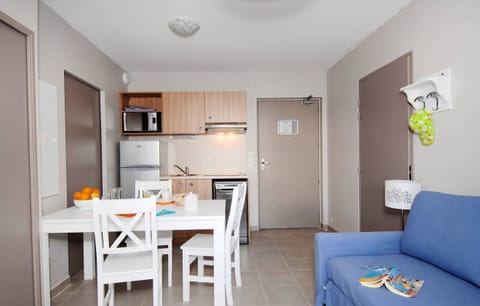 Tuck into a great snack you’ve prepared in your kitchenette.