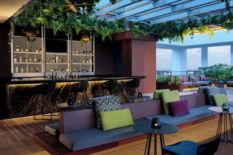 3 bars/lounges, rooftop bar