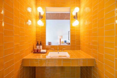 Room, 1 King Bed, Accessible | Bathroom | Rainfall showerhead, hair dryer, bathrobes, towels