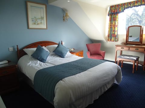 Double Room | Desk, iron/ironing board, free WiFi, bed sheets