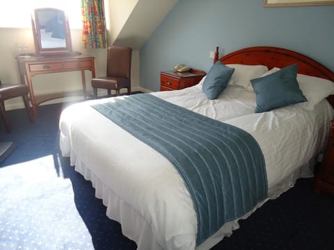 Double Room | Desk, iron/ironing board, free WiFi, bed sheets