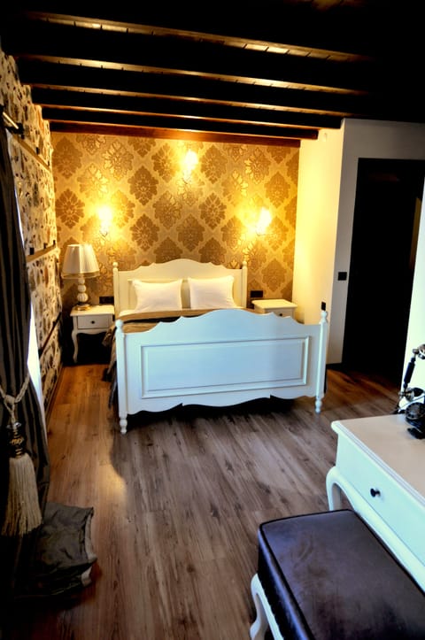 Double Room | Memory foam beds, minibar, in-room safe, desk