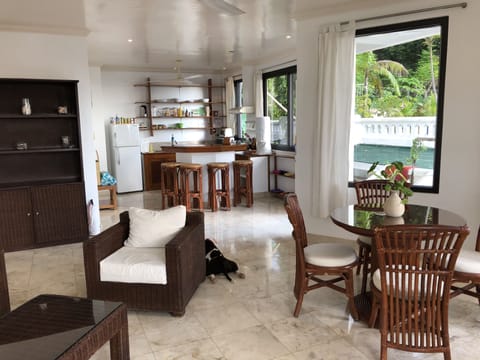 Panoramic Apartment, 2 Bedrooms, Ocean View | Living area