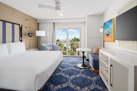 Room, 1 King Bed | Premium bedding, down comforters, in-room safe, desk