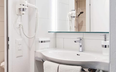 Comfort Room, Air conditioning | Desk, blackout drapes, soundproofing, free WiFi