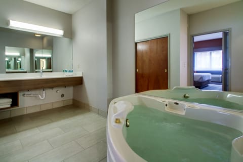 Suite, 1 Bedroom, Jetted Tub | Desk, iron/ironing board, free cribs/infant beds, rollaway beds