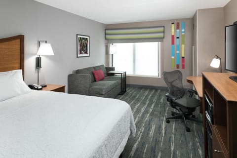 Room | Premium bedding, in-room safe, desk, blackout drapes