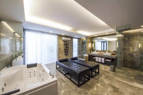 Premier Villa, 3 Bedrooms (Free Minibar per Stay) | Bathroom | Free toiletries, hair dryer, bathrobes, slippers