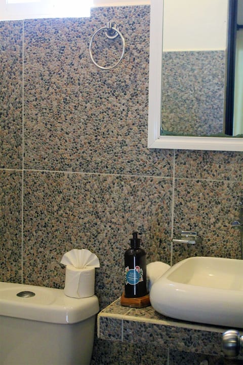 Beach Front View | Bathroom | Shower, rainfall showerhead, free toiletries, hair dryer