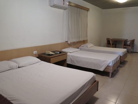 Quadruple Room | Minibar, desk, free WiFi, bed sheets