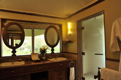 Deluxe Tent | Bathroom | Shower, eco-friendly toiletries, hair dryer, bathrobes
