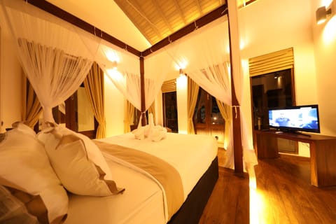 Sea View Suite | Living room | TV, DVD player