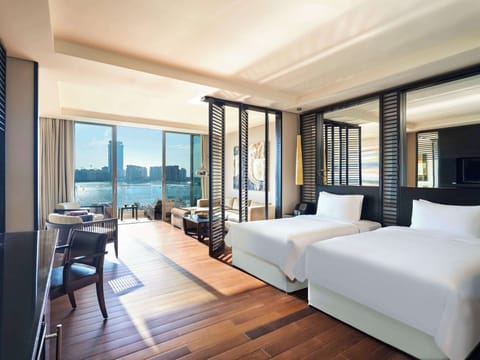 Premium Room, 1 King Bed, Sea View | Premium bedding, down comforters, Select Comfort beds, minibar