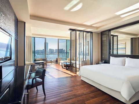 Premium Room, 1 King Bed, Sea View | Premium bedding, down comforters, Select Comfort beds, minibar