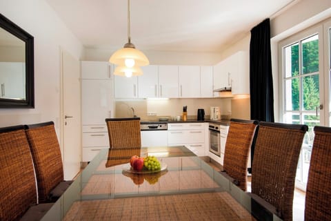 Comfort-Apartment, 3 Schlafzimmer | Private kitchen | Fridge, oven, stovetop, dishwasher