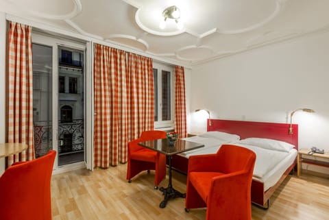 Standard Double Room | Premium bedding, in-room safe, desk, blackout drapes