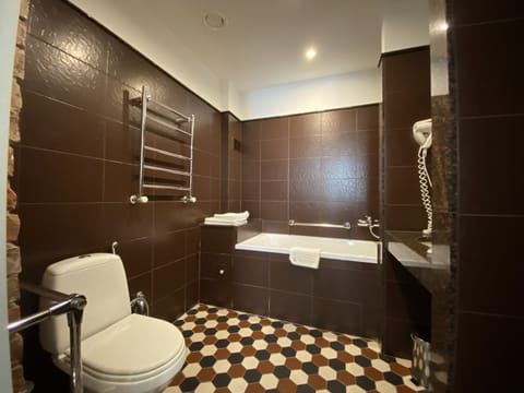 Standard Double Room | Bathroom | Free toiletries, hair dryer, towels