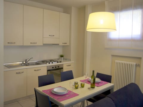 Classic Studio | Private kitchen | Full-size fridge, oven, stovetop, espresso maker