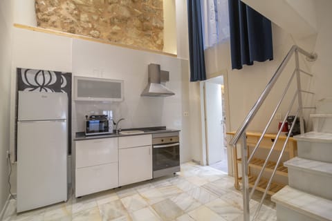 Superior Apartment, 1 Bedroom, Balcony, City View | Private kitchen