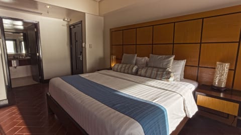Superior Room, 1 King Bed, Beach View | In-room safe, desk, laptop workspace, iron/ironing board