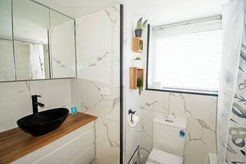 Studio, Ocean View | Bathroom | Shower, free toiletries, towels