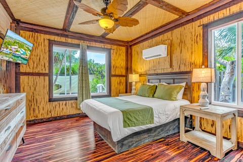 Room | Individually decorated, individually furnished, iron/ironing board