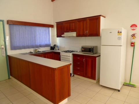 Executive Apartment, 1 Bedroom, Kitchen, Pool View | Private kitchen | Fridge, microwave, stovetop, coffee/tea maker