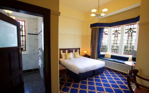 Standard Room | In-room safe, iron/ironing board, free WiFi, bed sheets