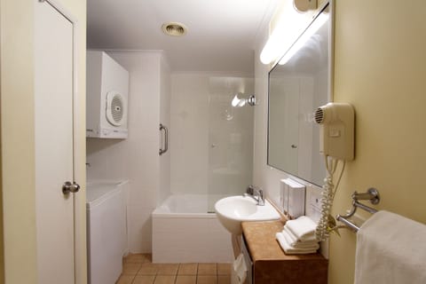 Apartment, 1 Bedroom | Bathroom | Free toiletries, hair dryer, towels