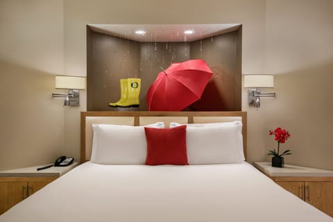 Deluxe Room, 1 King Bed | Egyptian cotton sheets, premium bedding, pillowtop beds, in-room safe