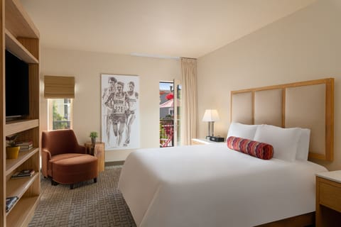 Deluxe Room, 1 King Bed, Balcony | Egyptian cotton sheets, premium bedding, pillowtop beds, in-room safe