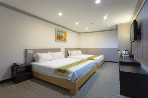 Family Suite, 2 Queen Beds | Down comforters, pillowtop beds, minibar, in-room safe