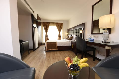 Luxury Suite, 1 King Bed, City View | 1 bedroom, premium bedding, Select Comfort beds, minibar